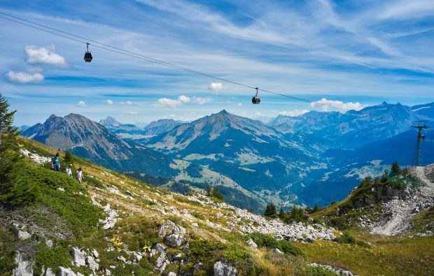 La télécabine de la Berneuse offre une vue incroyable sur les montagnes © Visualps